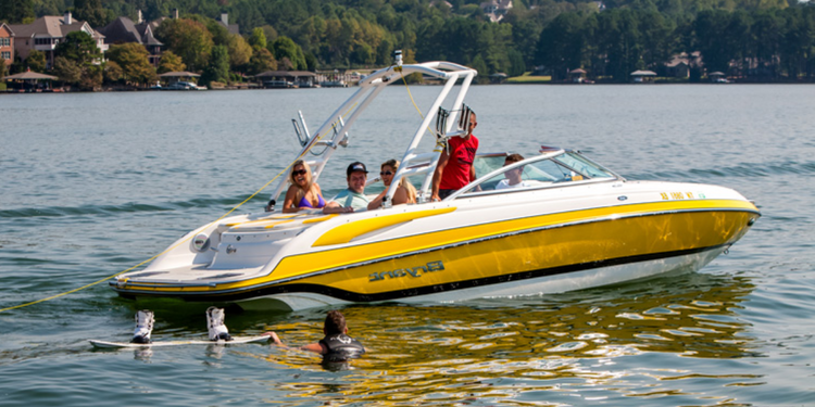 A Comprehensive Guide to Choosing Between Inboard vs Outboard Motors ...
